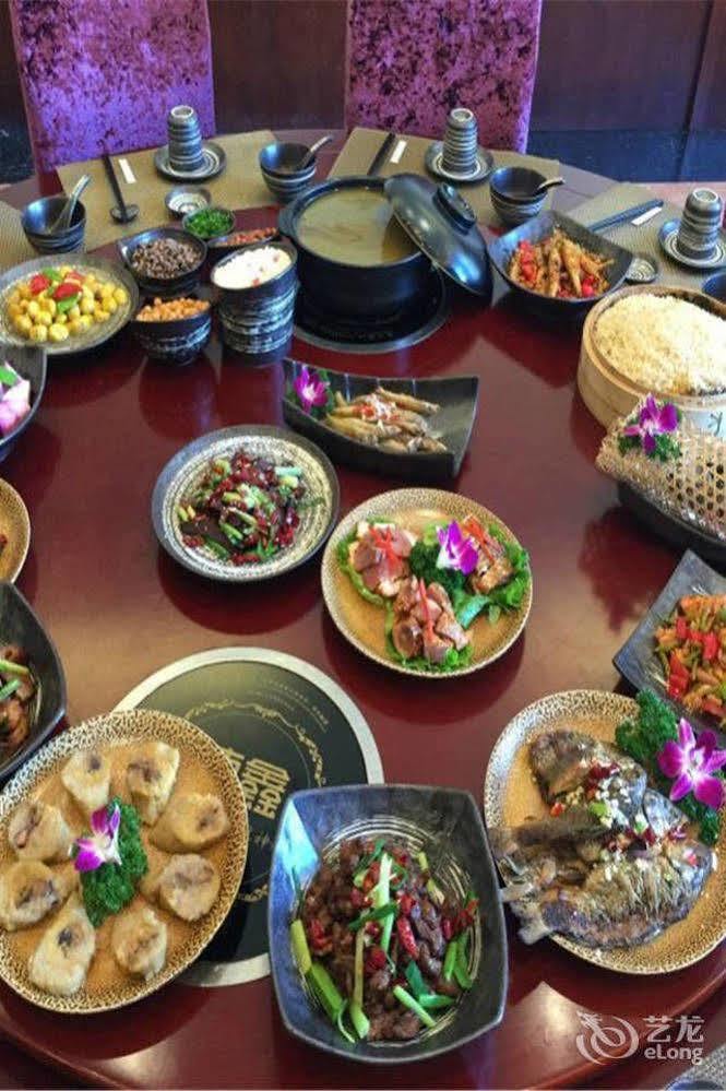 Liuzhou Sanjiangxian Dongxiangguo Hotel מראה חיצוני תמונה