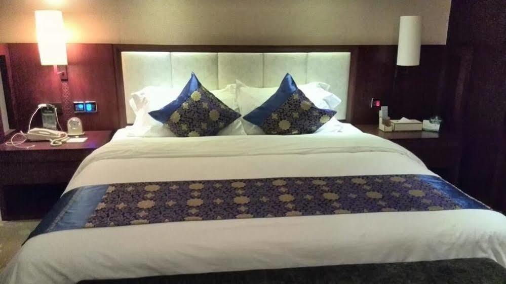 Liuzhou Sanjiangxian Dongxiangguo Hotel מראה חיצוני תמונה